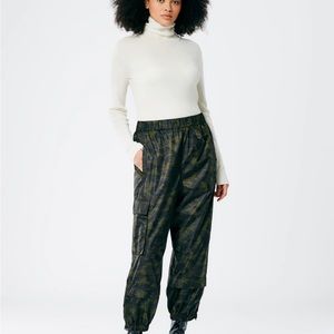 Tibi wilt jogger camo M regular length WOF excellent used condition